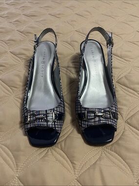 Karen Scott Navy Multicolor Patterned Slingback Peep-Toe Heels